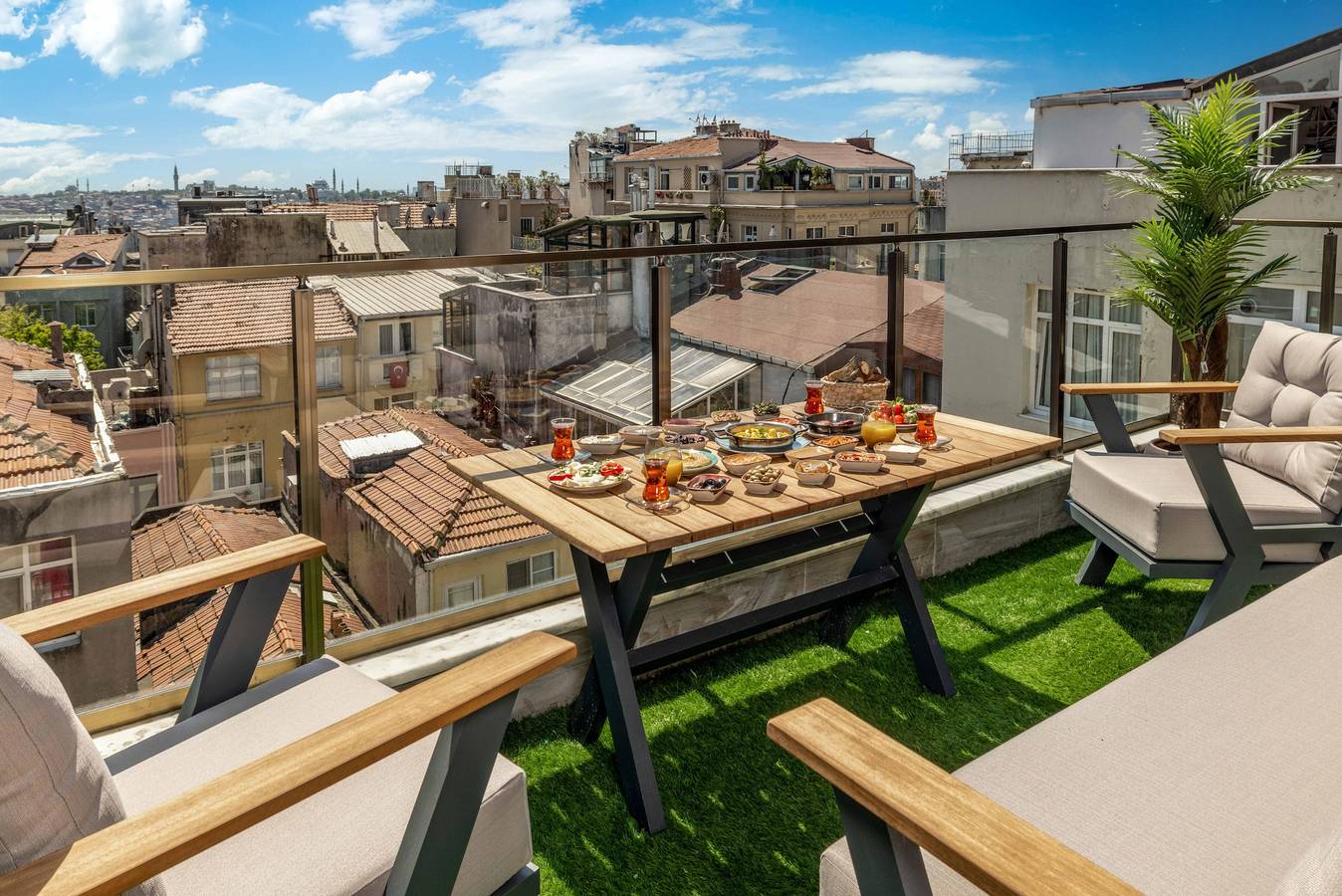 Apartamento vacacional entero, 5min to Taksim, Bosphorus View & Terrace in Beyoğlu, Estambul