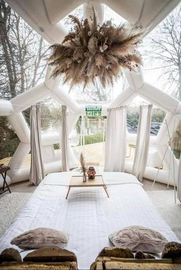 Gîte pour 2 personnes, avec terrasse ainsi que vue sur le lac et jardin à Prouilly