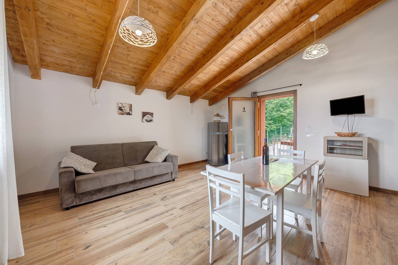 Ganze Wohnung, Ferienwohnung 'Camera 1' mit Bergblick, privater Terrasse und Wi-Fi in Zignago, La Spezia Provinz