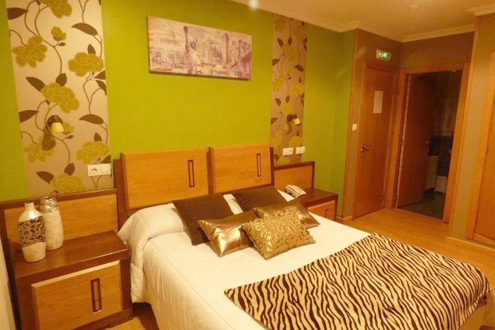 Hotel para 10 personas, con sauna además de jacuzzi y terraza - 1