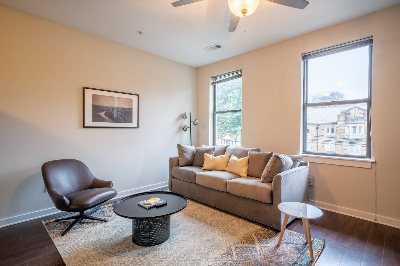 Entire apartment, Cozysuites Musicrow Astonishing Sdo free parking23 in Nashville, Tennessee