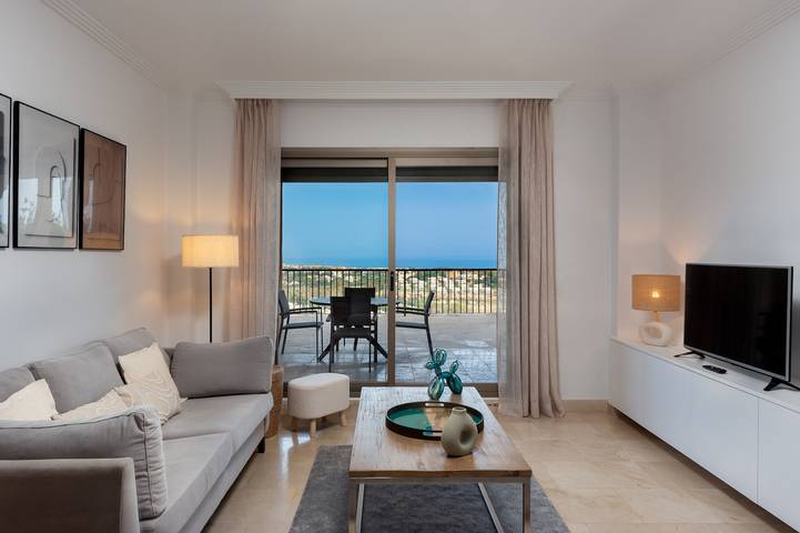 Entire apartment, Holiday apartment for 4 people with balcony in Paraiso Park, Benahavís