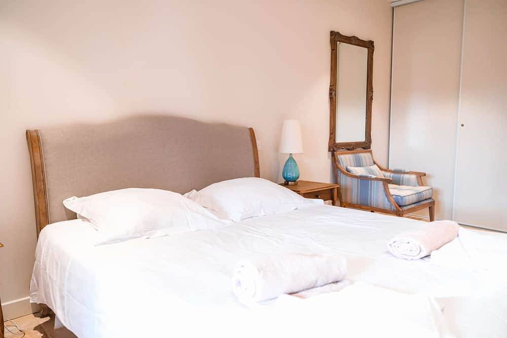 Neue Luxus-3-Bett-Villa mit privatem Pool auf Chateau Immobilien in Castelnau-de-Montmiral, Albi und Umgebung