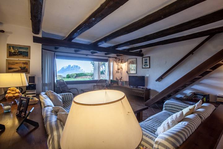 Villa per 7 persone, con Balcone/Terrazza e Terrazza nonché Giardino a Porto San Paolo
