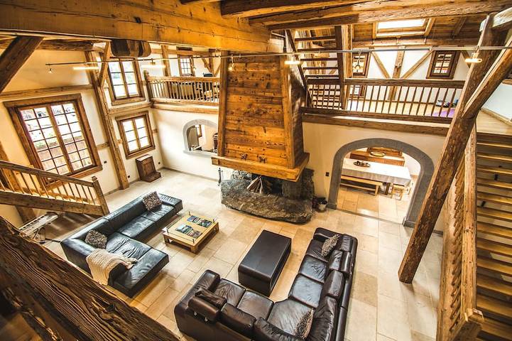 Gîte pour 12 personnes, avec Balcon ainsi que Jacuzzi et Jardin à La Rivière-Enverse