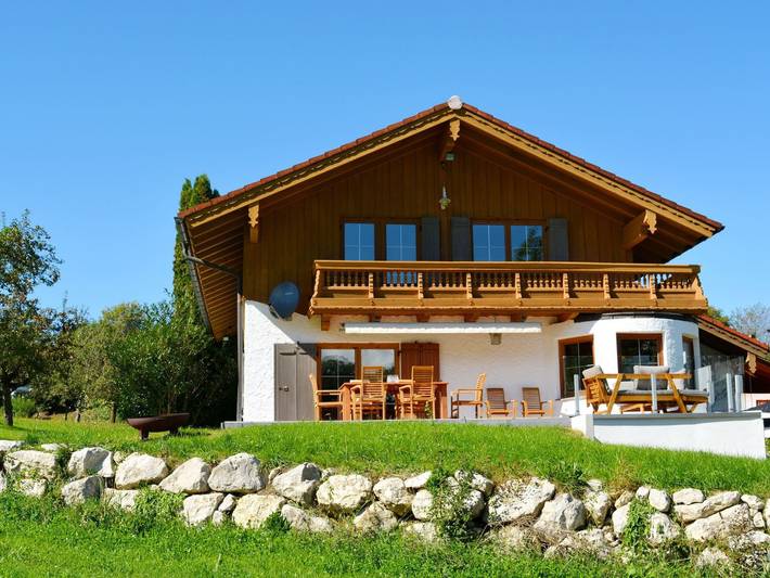 Ferienhaus für 6 Personen, mit Balkon und Whirlpool sowie Terrasse und Garten in Bernau am Chiemsee - 2