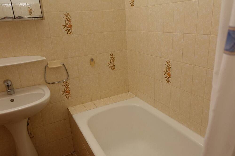 Entire apartment, Large family apartment at the foot of the slopes for 8 people in Arêches, Beaufort (Rhône-Alpes)