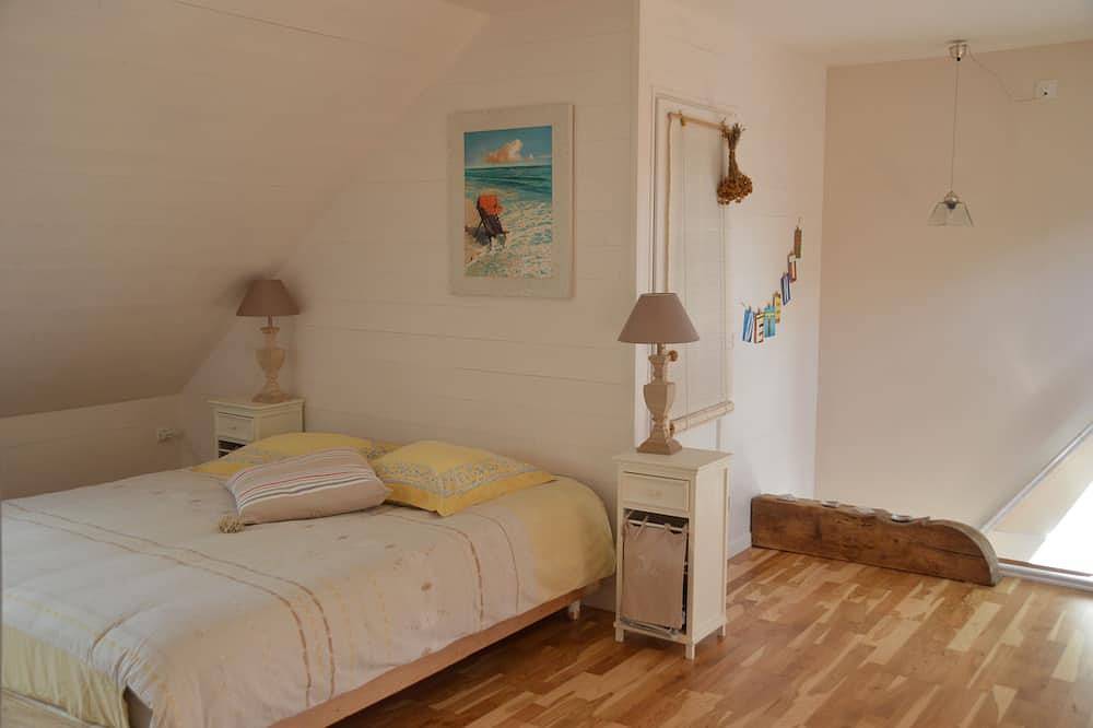 Room in longère, Bath room, Breakfast in Pleudihen-sur-Rance, Dinan region