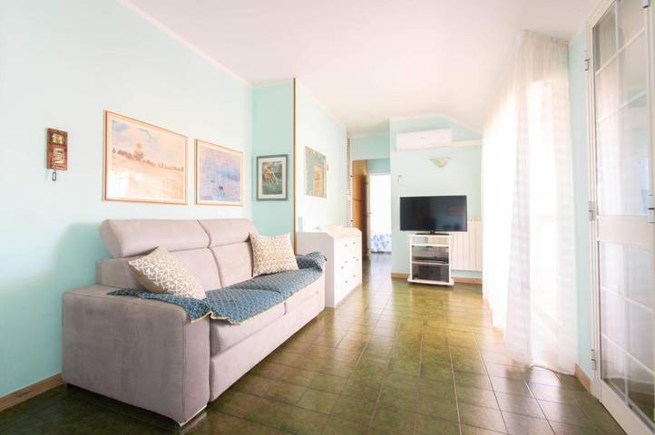 Ferienwohnung für 4 Personen, mit Balkon und Terrasse sowie Ausblick in Marina di Massa