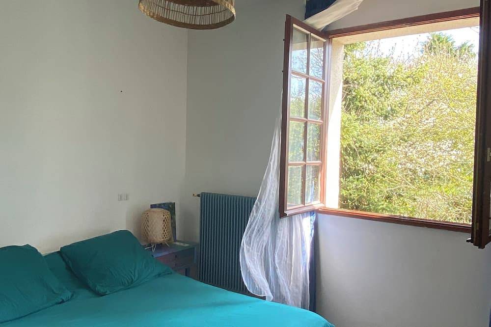 Maison ville/campagne 6 km de Tours, cuisine équipée, jardin, animaux bienvenus. in Fondettes, Région de Tours