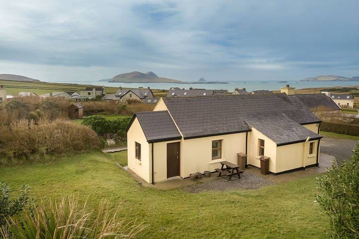 Cottage for 5 people, with Terrace and Garden as well as Pool in County Cork