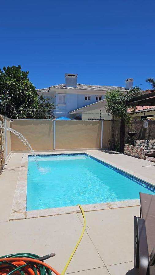 Casas e apartamentos de temporada para 7 pessoas, com jardim e piscina, com animais de estimação em Xangri-lá