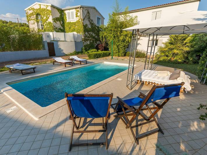 Villa für 8 Personen, mit Terrasse und Pool - 1