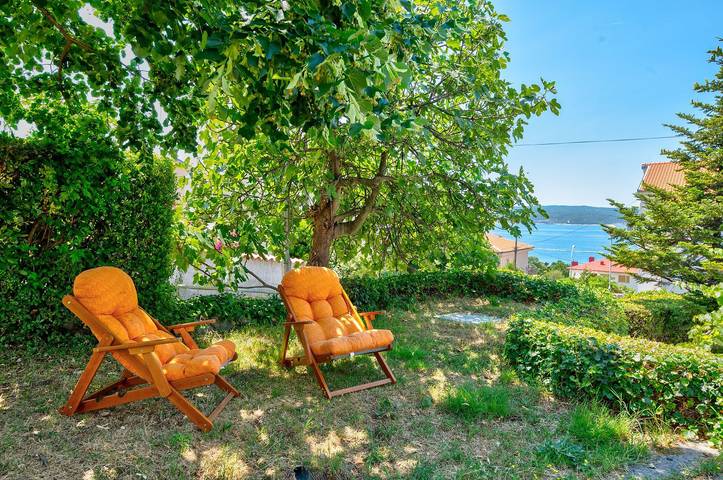 Ferienwohnung für 4 Personen, mit Balkon und Terrasse sowie Garten in Crikvenica