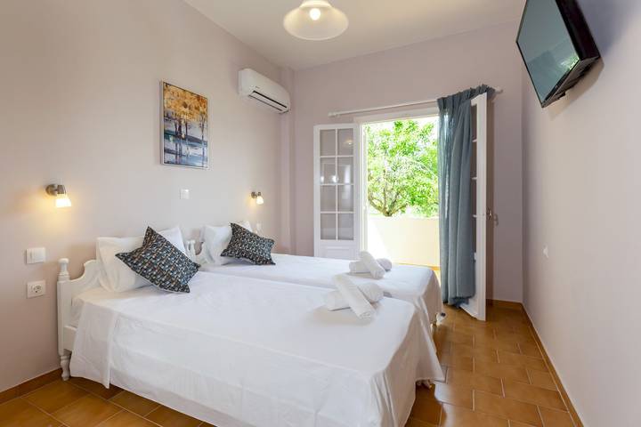 Glamping for 2 people, with garden in Greece
