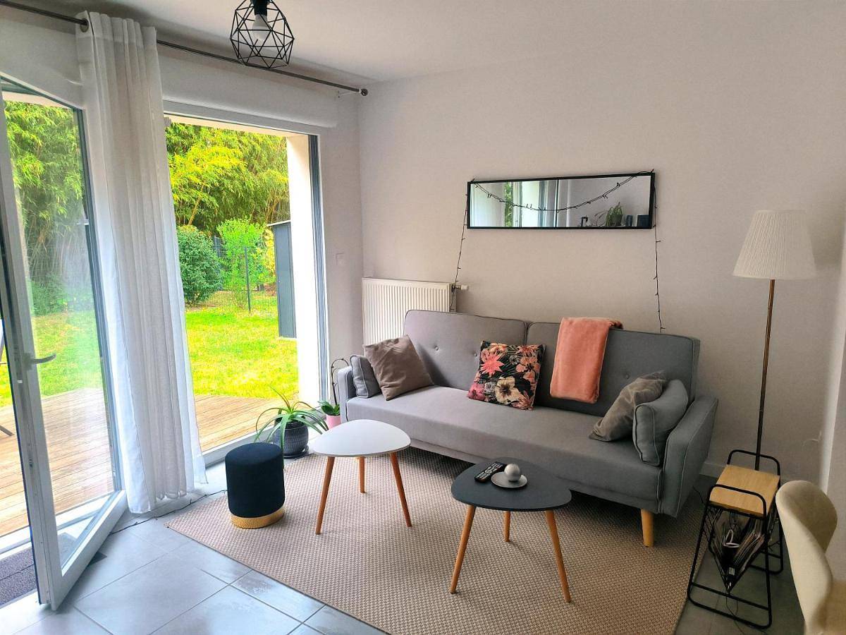 Appartement entier, One-Bedroom Apartment in Villenave-d'Ornon, Région de Bordeaux