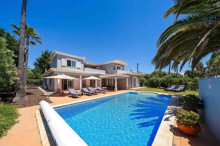 Villa für 8 Personen, mit Balkon und Garten - 1