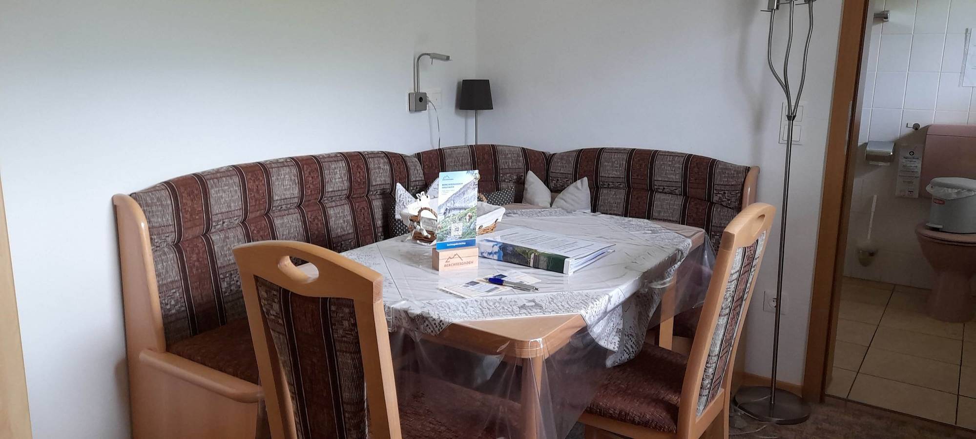 Haus Hohenfurt - Doppelzimmer Nr. 3, 27 qm, mit Dusche/Wc und Balkon in Schönau am Königssee, Berchtesgadener Alpen