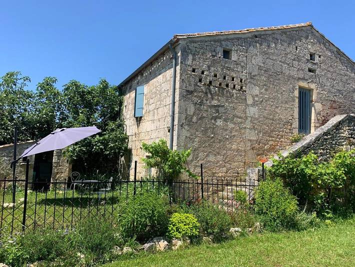 Location de vacances pour 6 personnes, avec vue ainsi que jardin et piscine à Laburgade