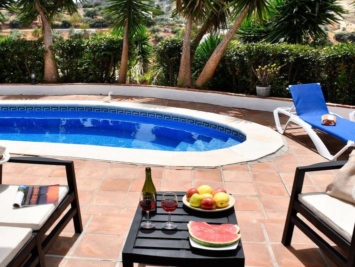 Villa Torcal 3, beheizter Pool, Wifi, Grill. in Comares, Provincia de Málaga