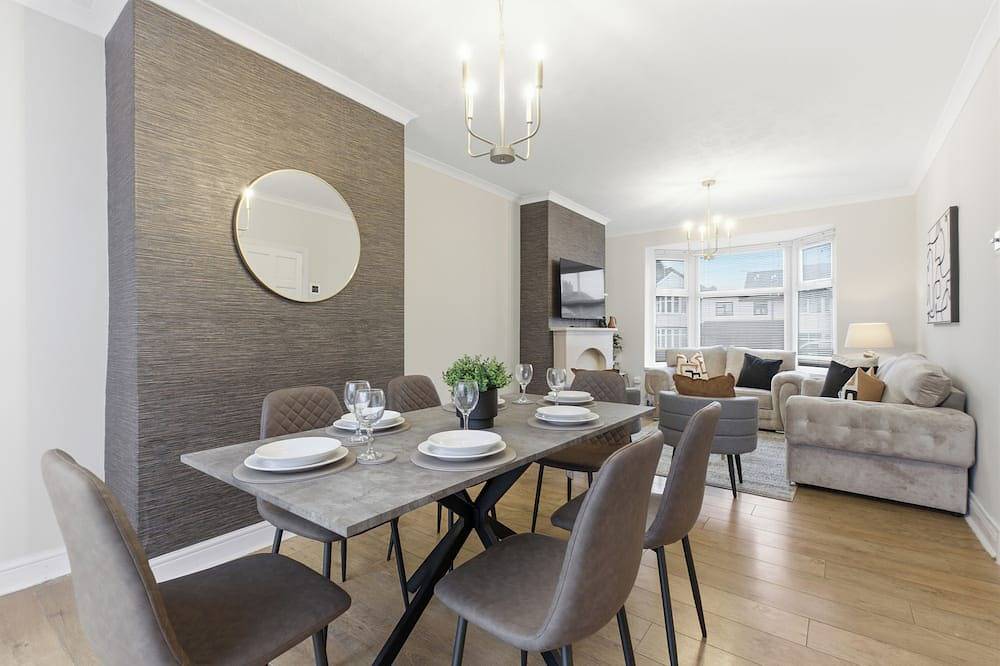 3 Bedroom Equipped House Free Parking Wv14 Wolverhampton Bilston Willenhall in Wolverhampton, Birmingham e dintorni