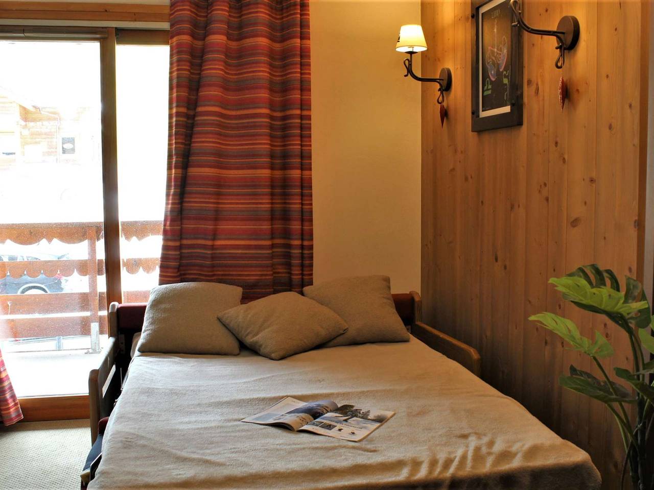 Apartamento entero, Apartamento para 5, piscina, sauna y balcón soleado. Cerca de pistas y comercios, mascotas bienvenidas. in Station de Risoul, Risoul