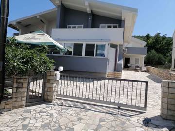 Ferienwohnung für 5 Personen, mit Garten und Balkon in Zadar