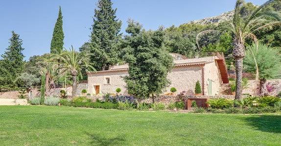 Villa für 12 Personen, mit Balkon und Whirlpool sowie Garten in Pollença
