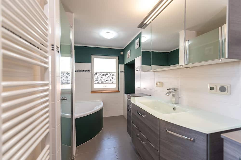 Appartement entier, Ferienwohnungen Mick Hund Erlaubt, mit Kamin & Badewanne - Fewo Mick - Dg in Dargen, Usedom