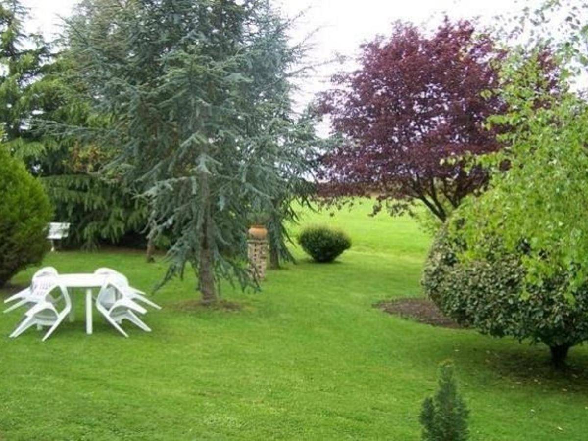 Charmante maison de campagne avec vaste parc arboré, cheminée et multiples activités à proximité - Fr-1-410-153 in Moulins-le-Carbonnel, Parc naturel régional Normandie-Maine