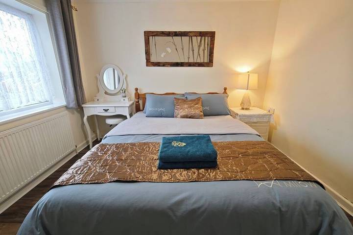 Modern Family Retreat – Near Gosport Ferry, Portsmouth & Stokes Bay Beach in Gosport, Hampshire