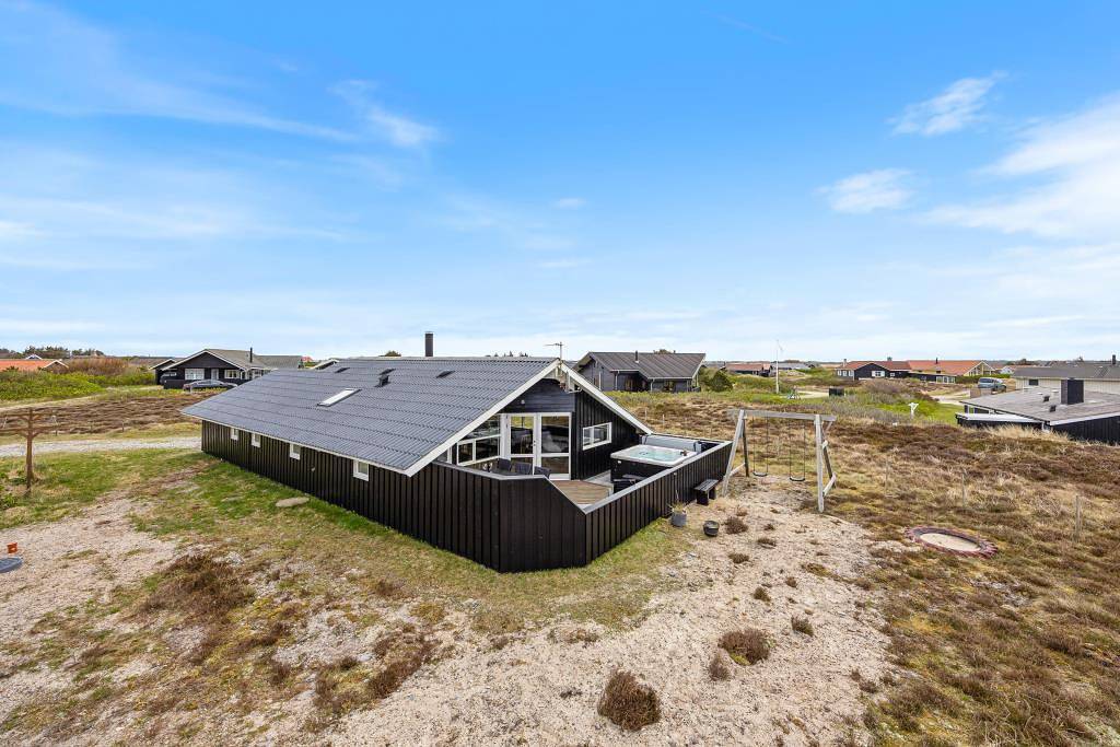 Gemütliches Ferienhaus mit Außenwhirlpool und Sauna in Hvide Sande, Holmsland Klit