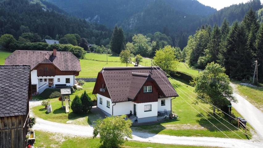 Ferienwohnung für 5 Personen, mit Terrasse und Garten sowie Ausblick