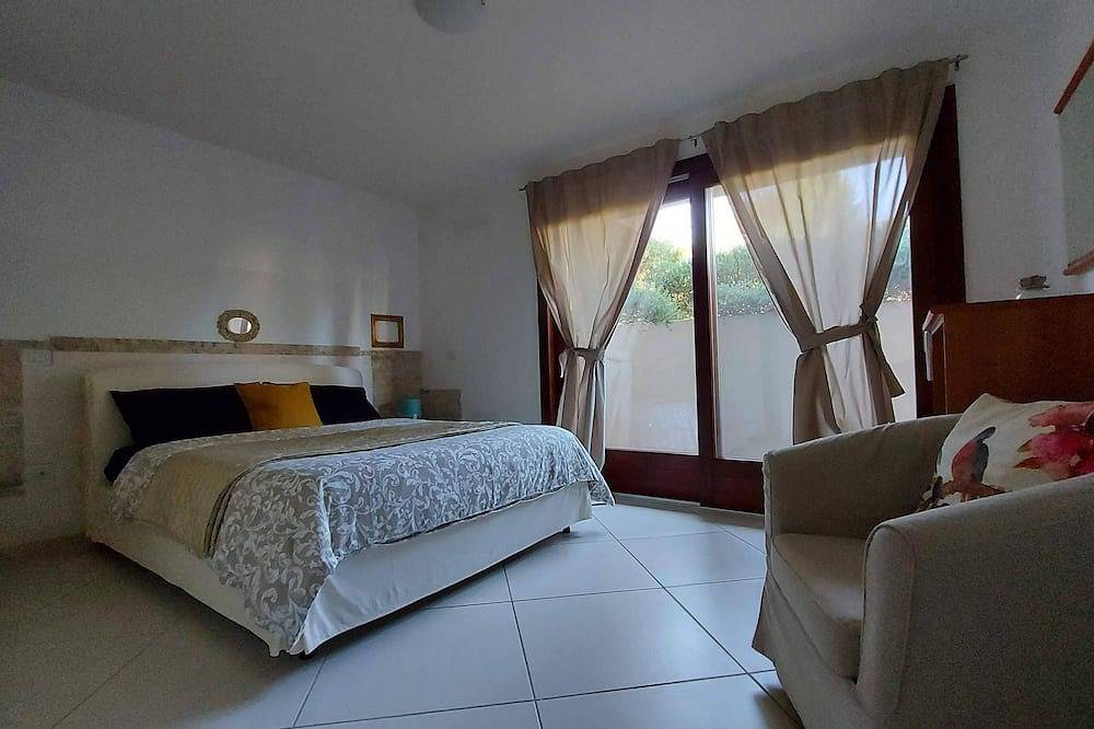 Villa Luigi: Alloggio Indipendente in Villa con Parcheggio in Poggio dei Pini, Capoterra