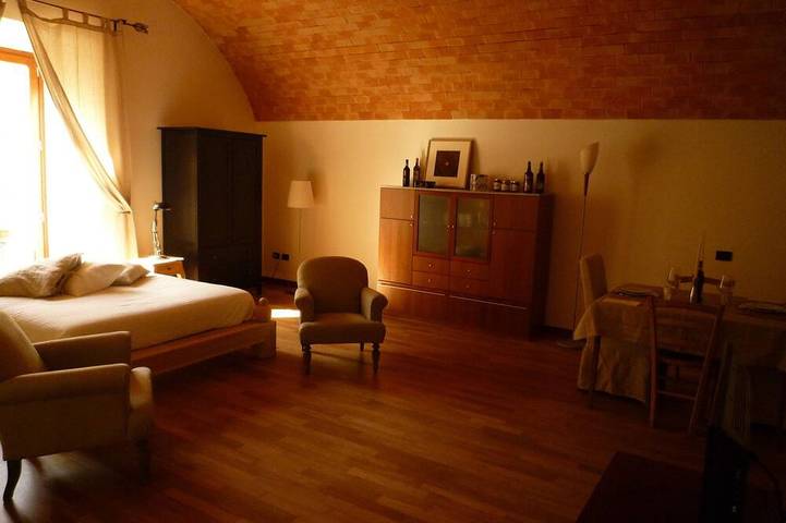 Apartamento entero, Charming 1600s open space in the historic center. in Marino, Castelli Romani