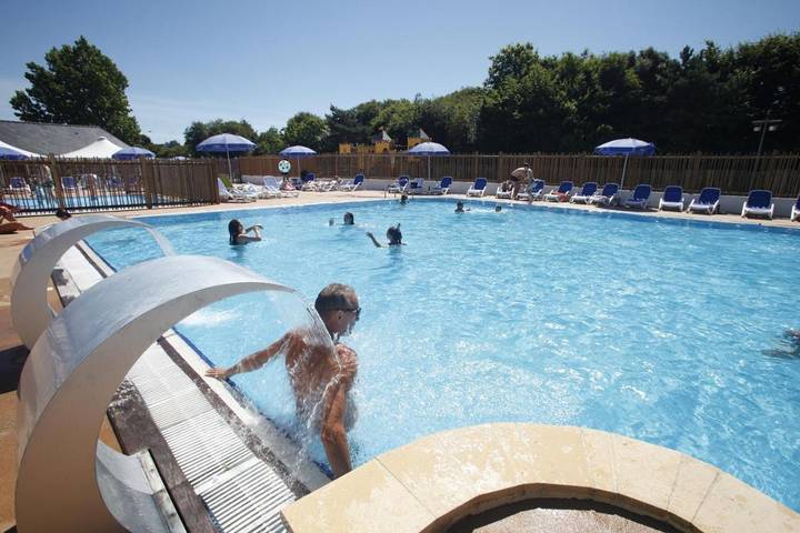 Camping pour 7 personnes, avec piscine et terrasse ainsi que jardin et bassin pour enfant, animaux acceptés à Saint-Philibert - 2