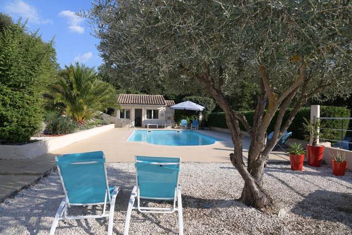 Maison d’hôte pour 2 personnes, avec Terrasse et Jardin ainsi que Piscine et Vue à Néoules