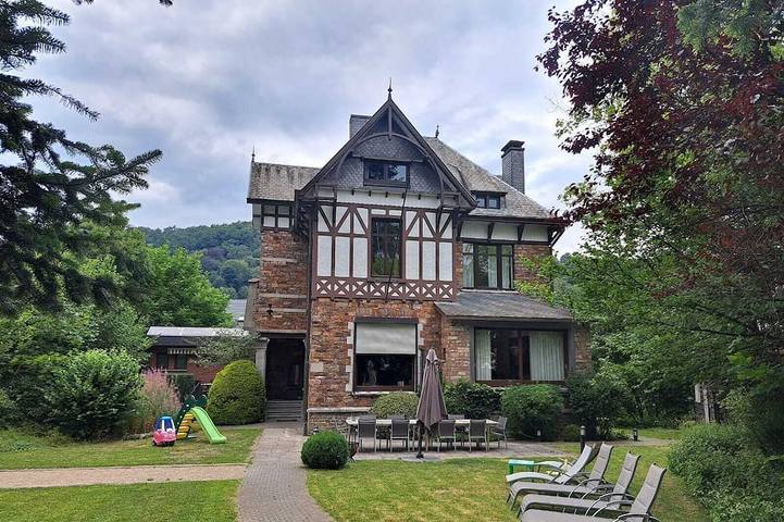 Ferienhaus für 14 Personen, mit Terrasse und Sauna sowie Garten in Belgien