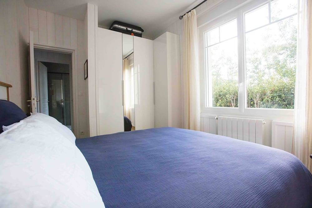 200 meters from the beach: Villa In The Center of Cap Ferret, beautiful garden with trees in Lège-Cap-Ferret, Arcachon region