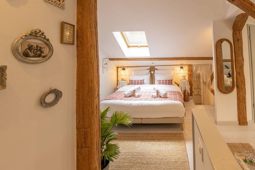 Apartamento entero, Apartamento-4 étoiles-Romántico-Baño en la habitacion-Vista al patio in Barr (Bajo Rin), Región de Sélestat-Erstein