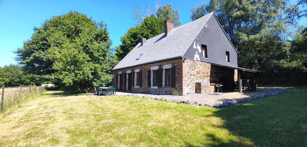 Gîte pour 9 personnes, avec Jardin à Froidchapelle