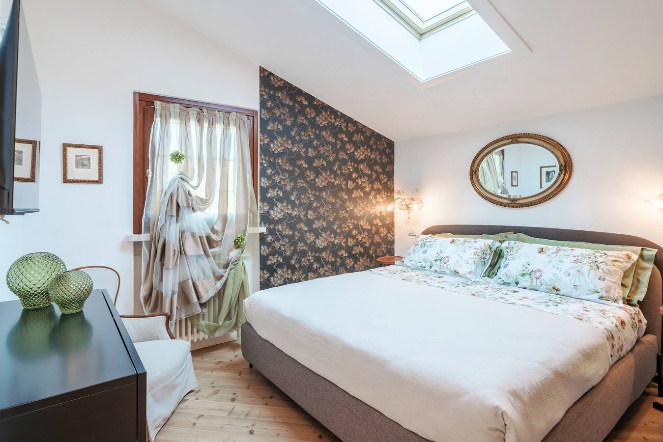Appartement entier, Iil Gelso del Garda Luxury Suite with pool, gym, turkish bath in Castelnuovo del Garda, Montagnes autour du lac de Garde