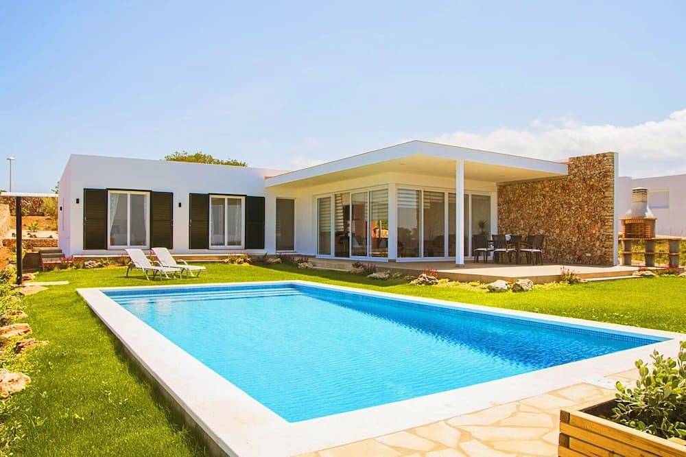 Villa De Lujo Con Impresionantes Vistas Al Mar in Coves Noves, Es Mercadal