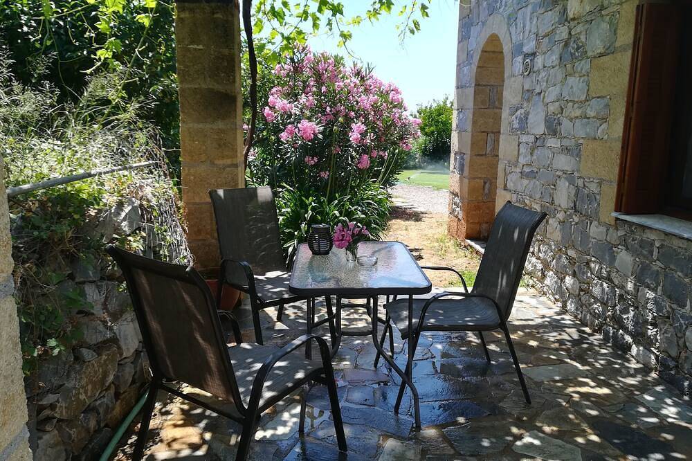 Modern und liebevoll eingerichteter Natursteinbungalow in wunderschöner Anlage in Stoupa, Messenien