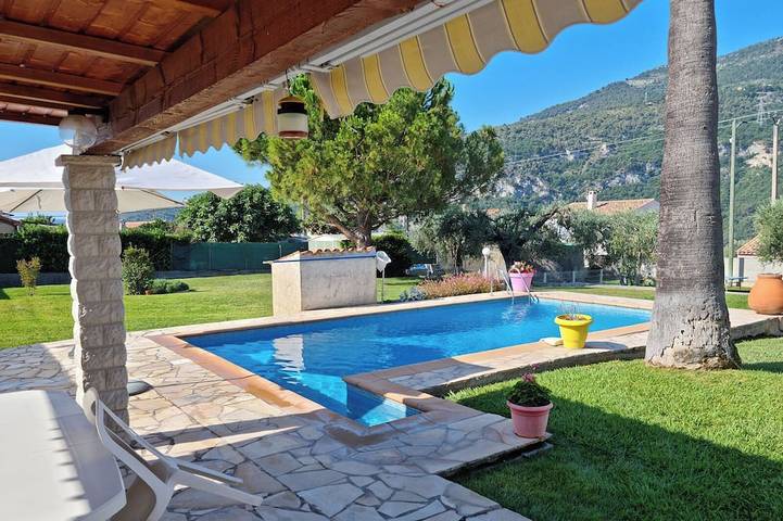 Villa pour 4 personnes, avec Terrasse et Jardin