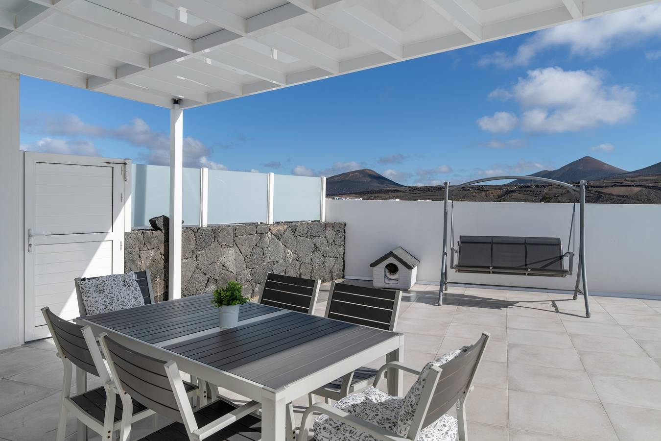 Holiday Home 'Tranquility Among Volcanoes' with Private Pool, Shared Terrace & Wi-Fi in Uga, Yaiza