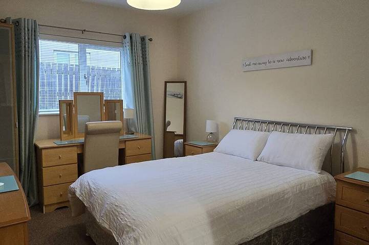 Ganze Wohnung, Apartment-Balkon-Eigenes Badezimmer-3 in Carrickfergus, Grafschaft Antrim