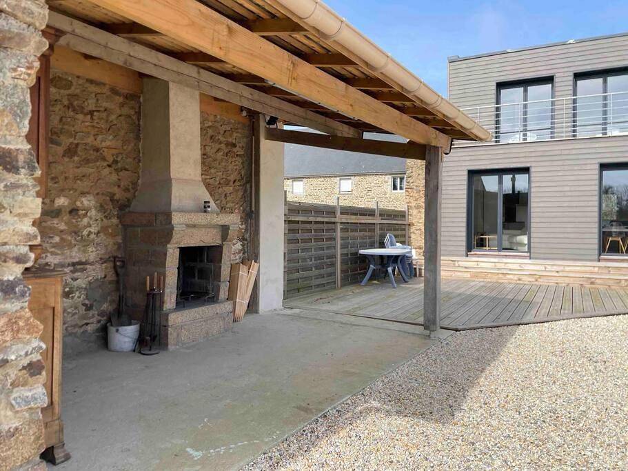 Three-Bedroom House in Saint James, Région d'Avranches