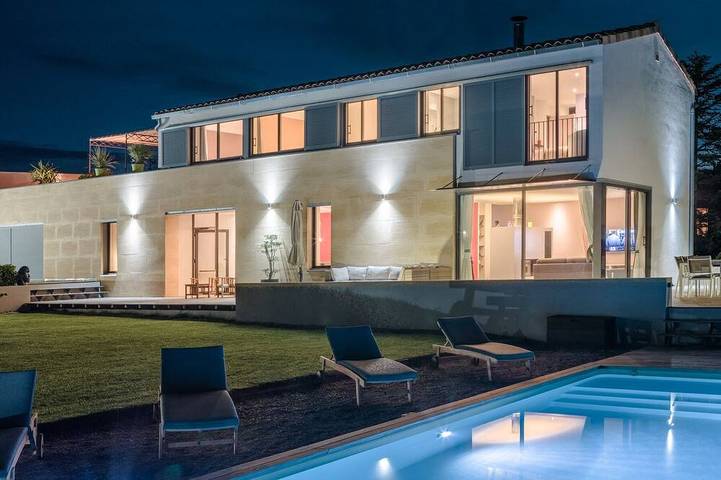 Location de vacances pour 8 personnes, avec terrasse et jardin à Lacoste