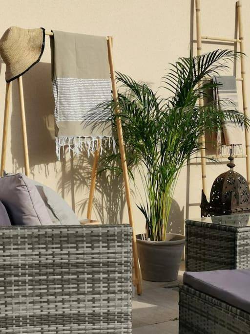 Location de vacances pour 9 personnes, avec Terrasse ainsi que Jardin et Piscine à Toulouges
